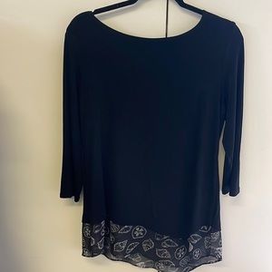 Chico’s black size 1 or Medium travelers top. So pretty.